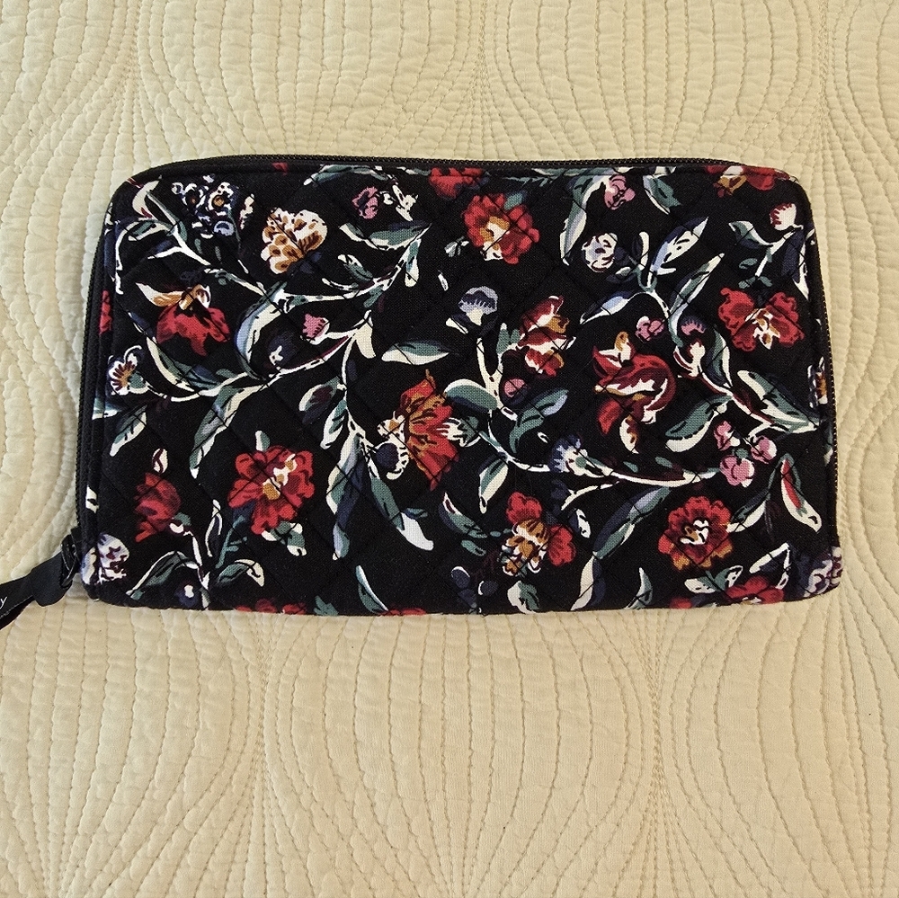 NWT Vera Bradley RFID Deluxe Travel Wallet, Perennials Noir